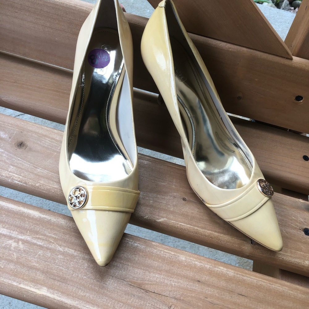 COACH Zelda Pump Heels Pointed with Gold Buckle Size 8.5 B Yellow/tan Two Tone